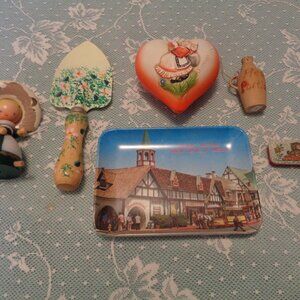OLD FASHION VINTAGE DANISH PLATTER PAINT SHOVEL DOG TIN CORK 2 GIRLS ITE…